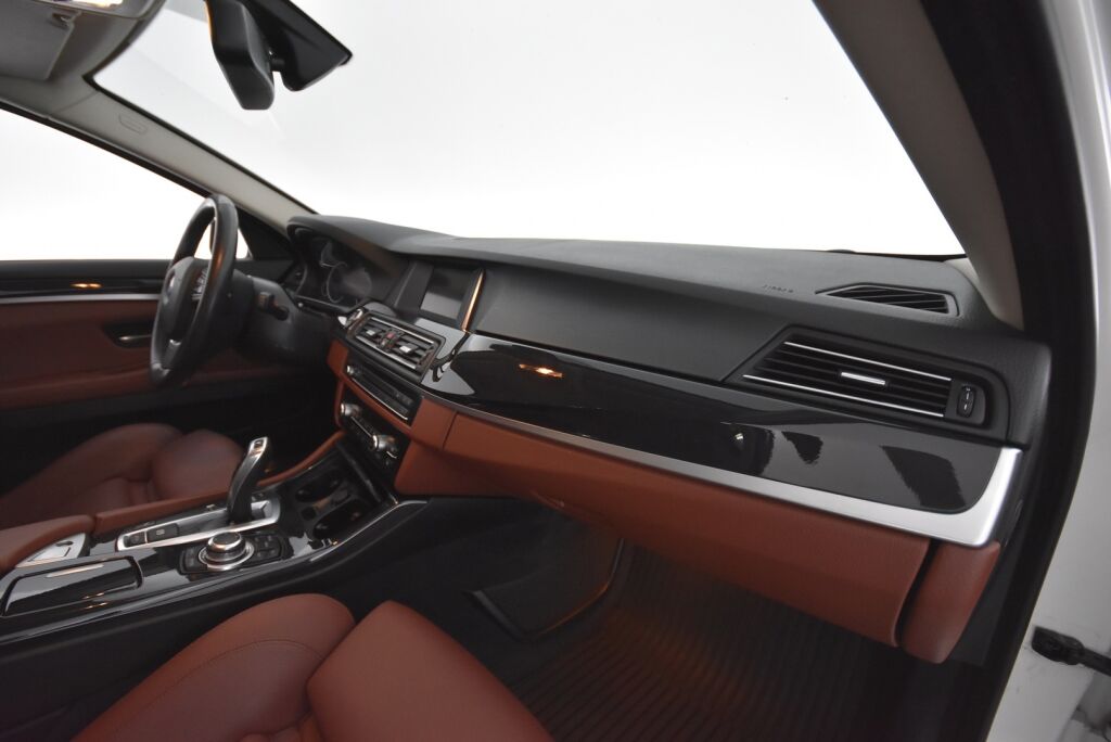 BMW 520 2016 F10 Sedan 520d A Business Exclusive Edition / Muistipenkki / Nahat / Webasto