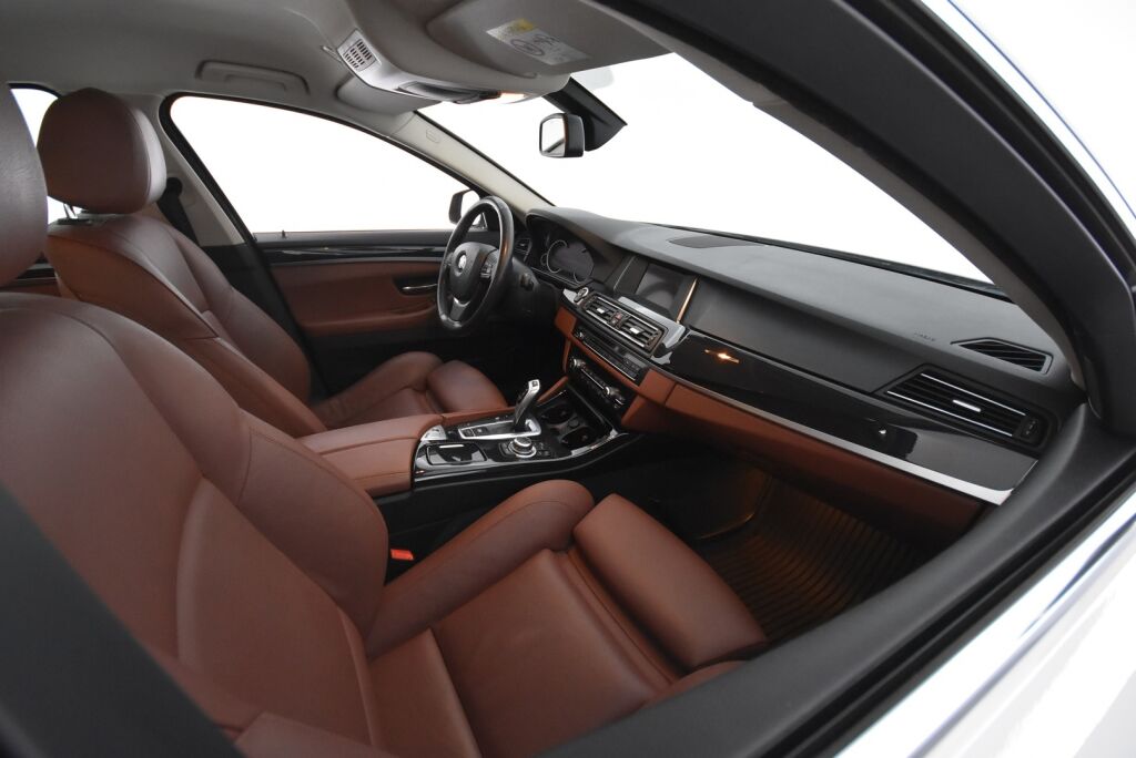 BMW 520 2016 F10 Sedan 520d A Business Exclusive Edition / Muistipenkki / Nahat / Webasto