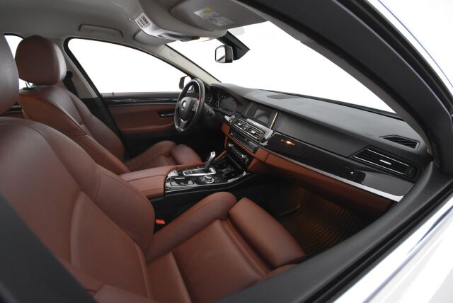 BMW 520 2016 F10 Sedan 520d A Business Exclusive Edition / Muistipenkki / Nahat / Webasto