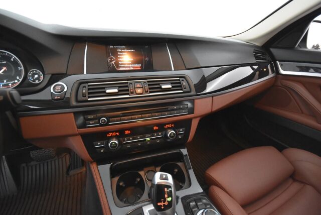 BMW 520 2016 F10 Sedan 520d A Business Exclusive Edition / Muistipenkki / Nahat / Webasto