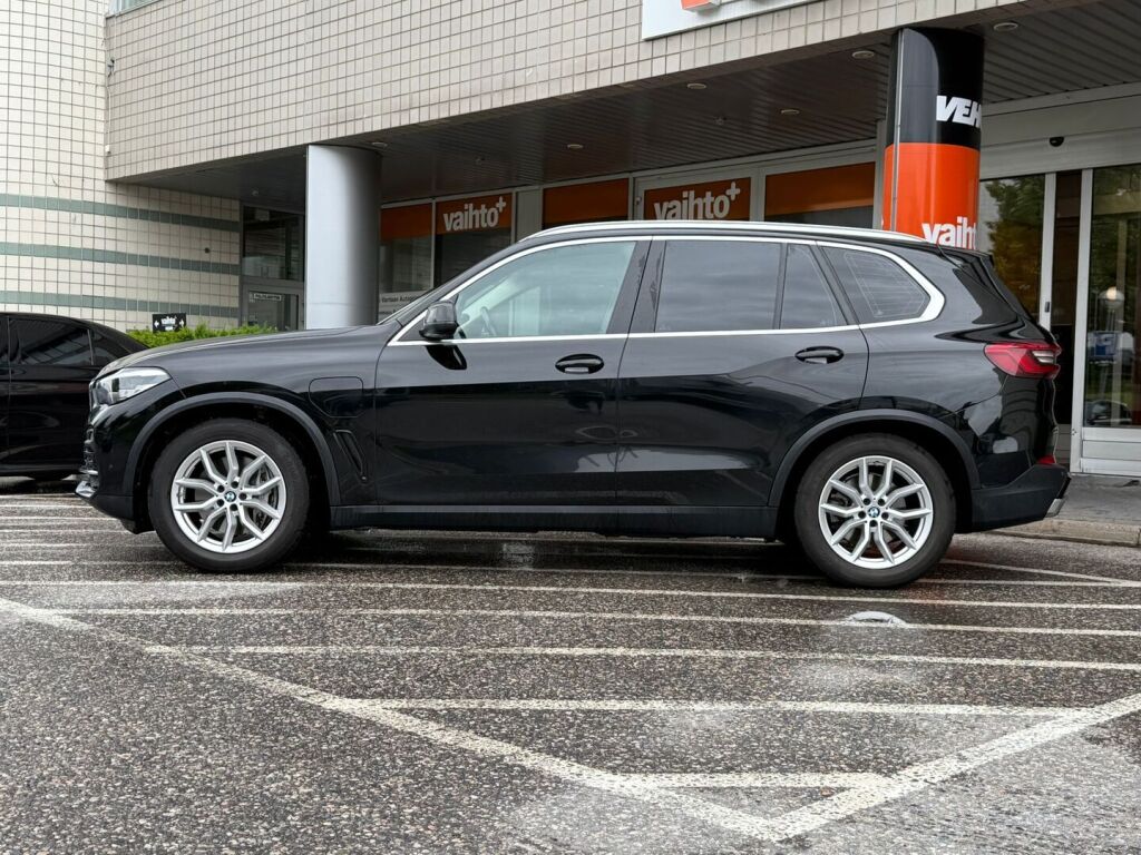 BMW X5 2020 G05 xDrive45e A / Vetokoukku / Adapt. Vakkari / Merkkarin huoltokirja
