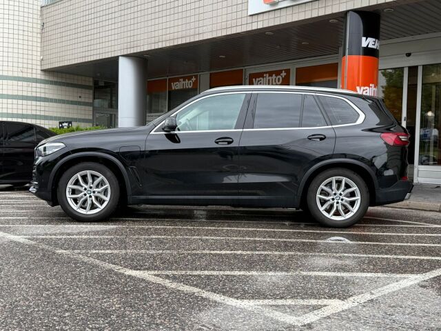 BMW X5 2020 G05 xDrive45e A / Vetokoukku / Adapt. Vakkari / Merkkarin huoltokirja