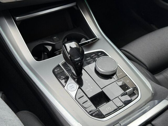BMW X5 2020 G05 xDrive45e A / Vetokoukku / Adapt. Vakkari / Merkkarin huoltokirja