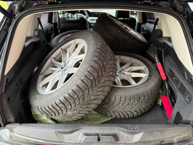 BMW X5 2020 G05 xDrive45e A / Vetokoukku / Adapt. Vakkari / Merkkarin huoltokirja