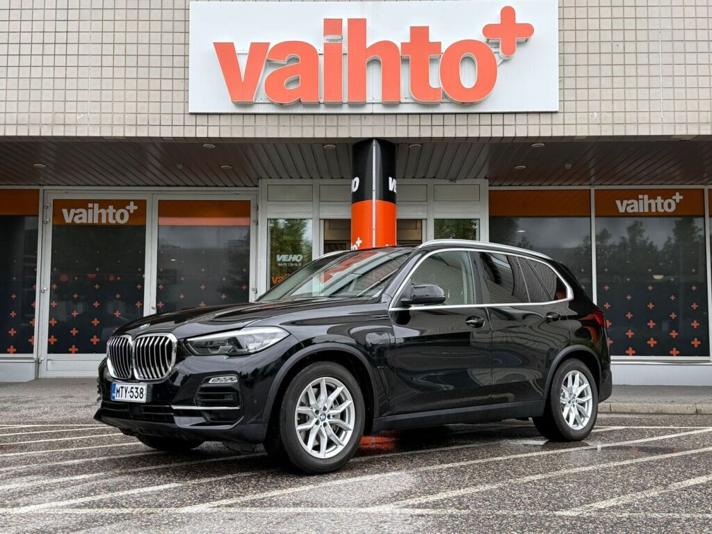 BMW X5 2020 G05 xDrive45e A / Vetokoukku / Adapt. Vakkari / Merkkarin huoltokirja