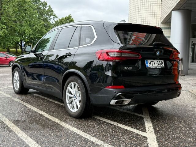 BMW X5 2020 G05 xDrive45e A / Vetokoukku / Adapt. Vakkari / Merkkarin huoltokirja