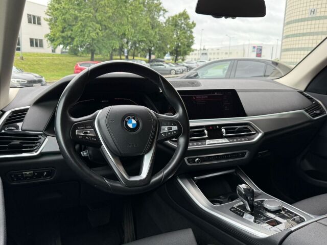BMW X5 2020 G05 xDrive45e A / Vetokoukku / Adapt. Vakkari / Merkkarin huoltokirja