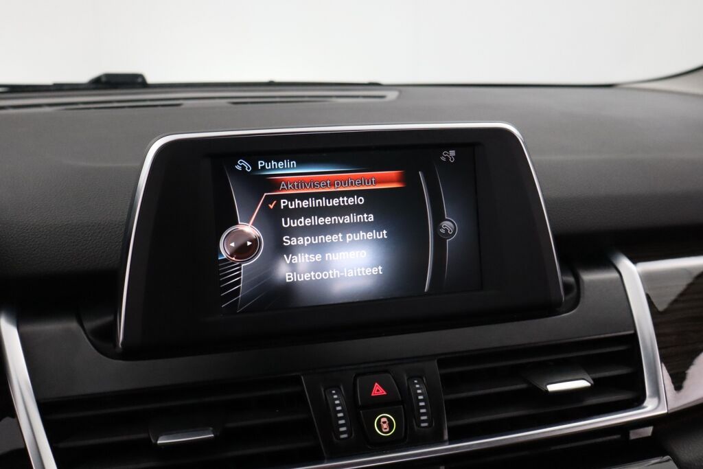 BMW 225 2016 F45 Active Tourer 225xe A Business Luxury / Nahkat / LEDit / Keyless GO / Navi / Sähköluukku / P.kamera / Kaistavahti /