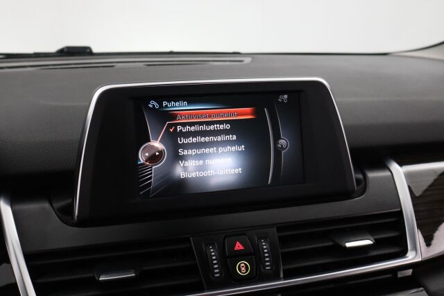 BMW 225 2016 F45 Active Tourer 225xe A Business Luxury / Nahkat / LEDit / Keyless GO / Navi / Sähköluukku / P.kamera / Kaistavahti /