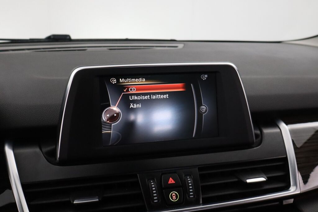BMW 225 2016 F45 Active Tourer 225xe A Business Luxury / Nahkat / LEDit / Keyless GO / Navi / Sähköluukku / P.kamera / Kaistavahti /