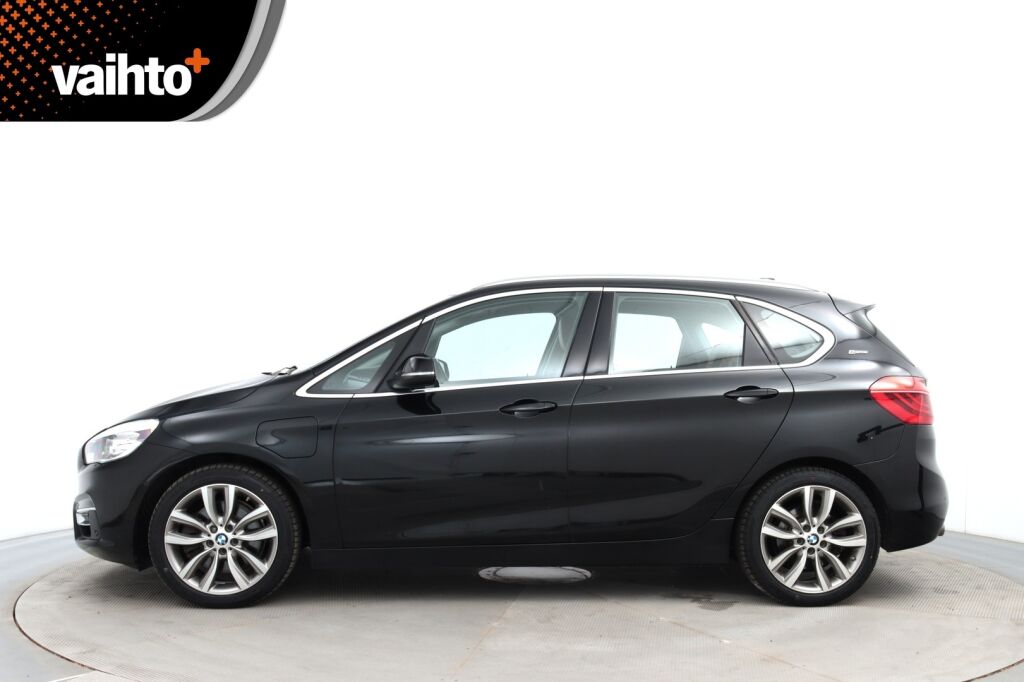BMW 225 2016 F45 Active Tourer 225xe A Business Luxury / Nahkat / LEDit / Keyless GO / Navi / Sähköluukku / P.kamera / Kaistavahti /