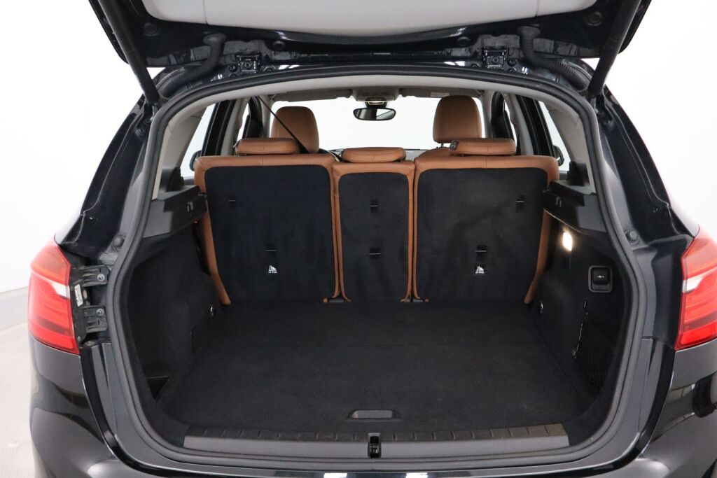 BMW 225 2016 F45 Active Tourer 225xe A Business Luxury / Nahkat / LEDit / Keyless GO / Navi / Sähköluukku / P.kamera / Kaistavahti /