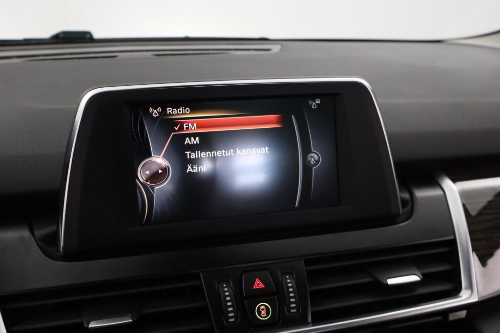 BMW 225 2016 F45 Active Tourer 225xe A Business Luxury / Nahkat / LEDit / Keyless GO / Navi / Sähköluukku / P.kamera / Kaistavahti /