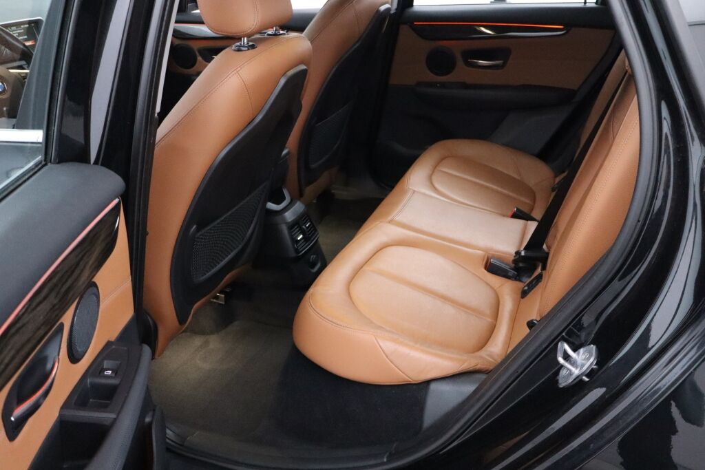 BMW 225 2016 F45 Active Tourer 225xe A Business Luxury / Nahkat / LEDit / Keyless GO / Navi / Sähköluukku / P.kamera / Kaistavahti /