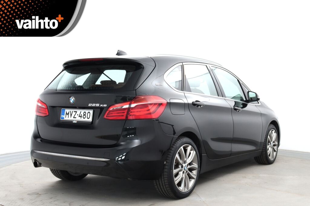 BMW 225 2016 F45 Active Tourer 225xe A Business Luxury / Nahkat / LEDit / Keyless GO / Navi / Sähköluukku / P.kamera / Kaistavahti /