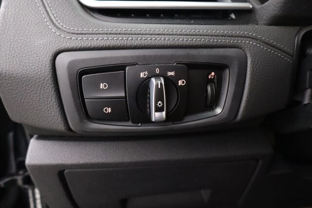 BMW 225 2016 F45 Active Tourer 225xe A Business Luxury / Nahkat / LEDit / Keyless GO / Navi / Sähköluukku / P.kamera / Kaistavahti /