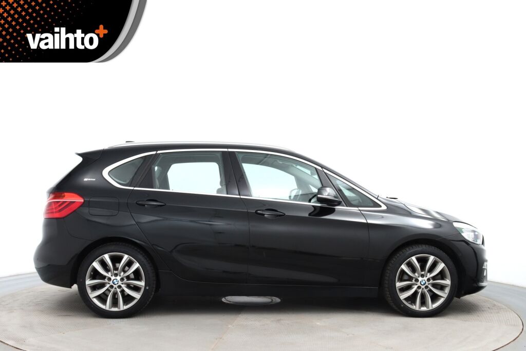 BMW 225 2016 F45 Active Tourer 225xe A Business Luxury / Nahkat / LEDit / Keyless GO / Navi / Sähköluukku / P.kamera / Kaistavahti /