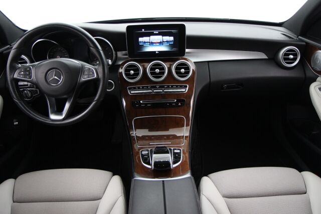 Mercedes-Benz C 2016 300 h T A Premium Business / Burmester / Distronic / Vetokoukku