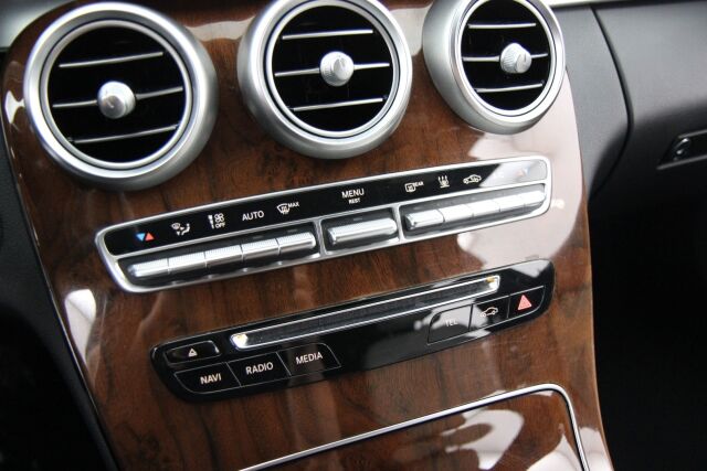 Mercedes-Benz C 2016 300 h T A Premium Business / Burmester / Distronic / Vetokoukku
