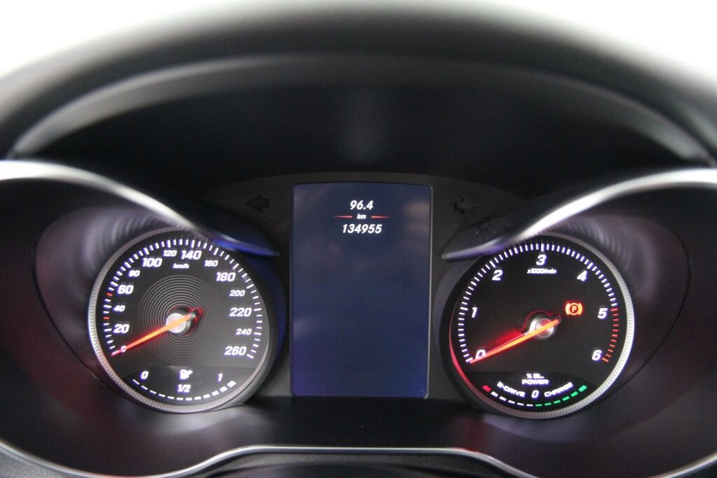Mercedes-Benz C 2016 300 h T A Premium Business / Burmester / Distronic / Vetokoukku