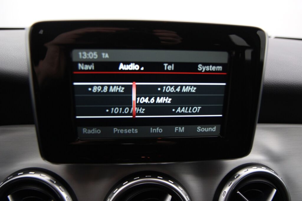 Mercedes-Benz GLA 2015 200 A Premium Business / AMG sisä- ja ulkopaketti / Lohkolämmitin / Navi / Tutkat