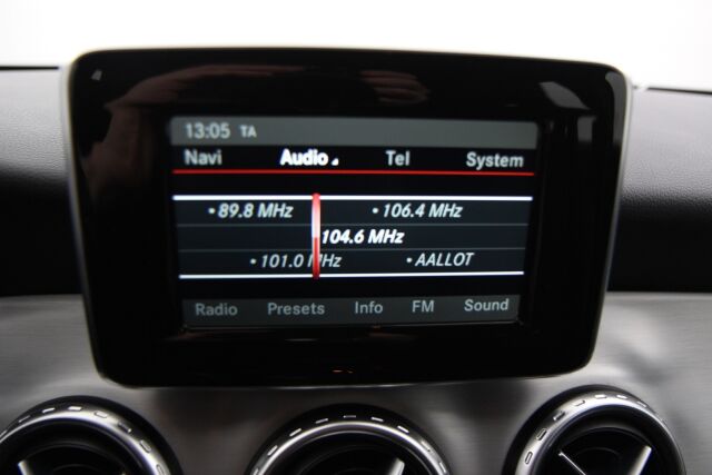 Mercedes-Benz GLA 2015 200 A Premium Business / AMG sisä- ja ulkopaketti / Lohkolämmitin / Navi / Tutkat