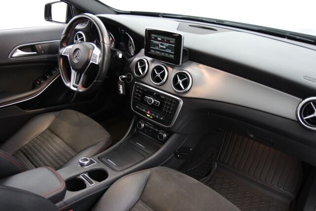 Mercedes-Benz GLA 2015 200 A Premium Business / AMG sisä- ja ulkopaketti / Lohkolämmitin / Navi / Tutkat