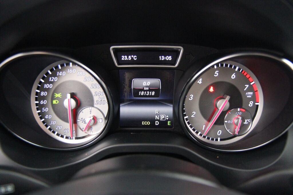 Mercedes-Benz GLA 2015 200 A Premium Business / AMG sisä- ja ulkopaketti / Lohkolämmitin / Navi / Tutkat