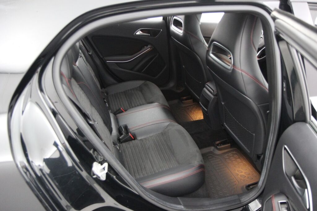 Mercedes-Benz GLA 2015 200 A Premium Business / AMG sisä- ja ulkopaketti / Lohkolämmitin / Navi / Tutkat