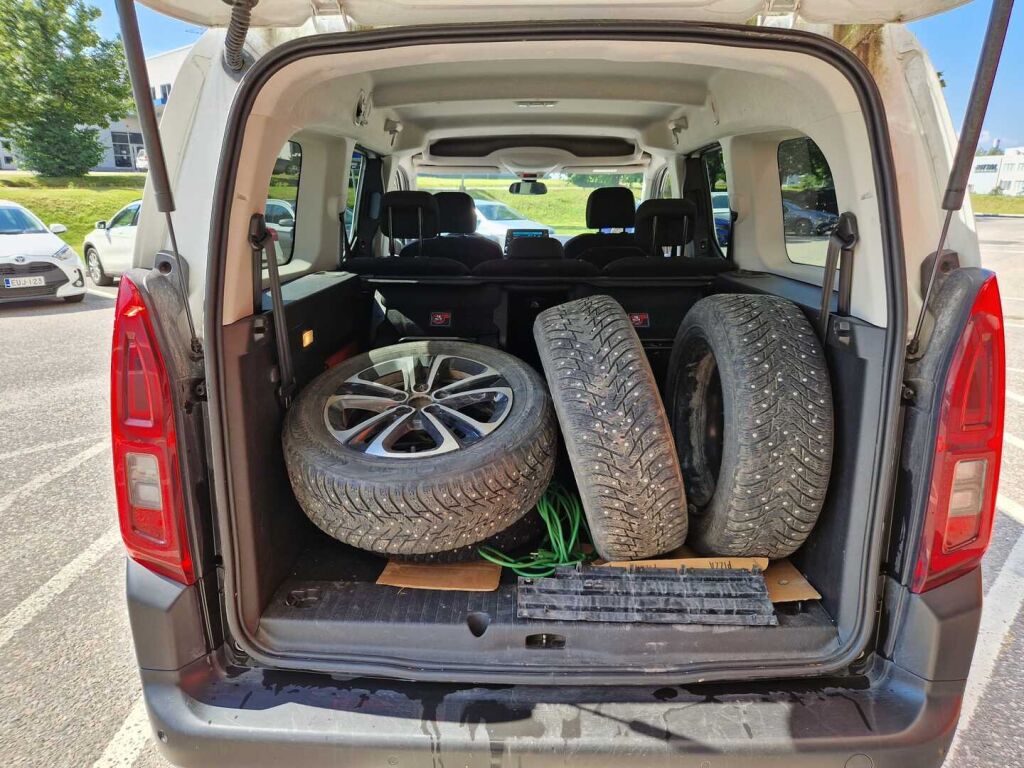 Citroen Berlingo 2020 BlueHDi 130 Shine XL EAT8 Automaatti / 7.paikkainen / HUD / Navigointi / Lohkolämmitin+sisäpistoke / 1.Om-Suomiauto