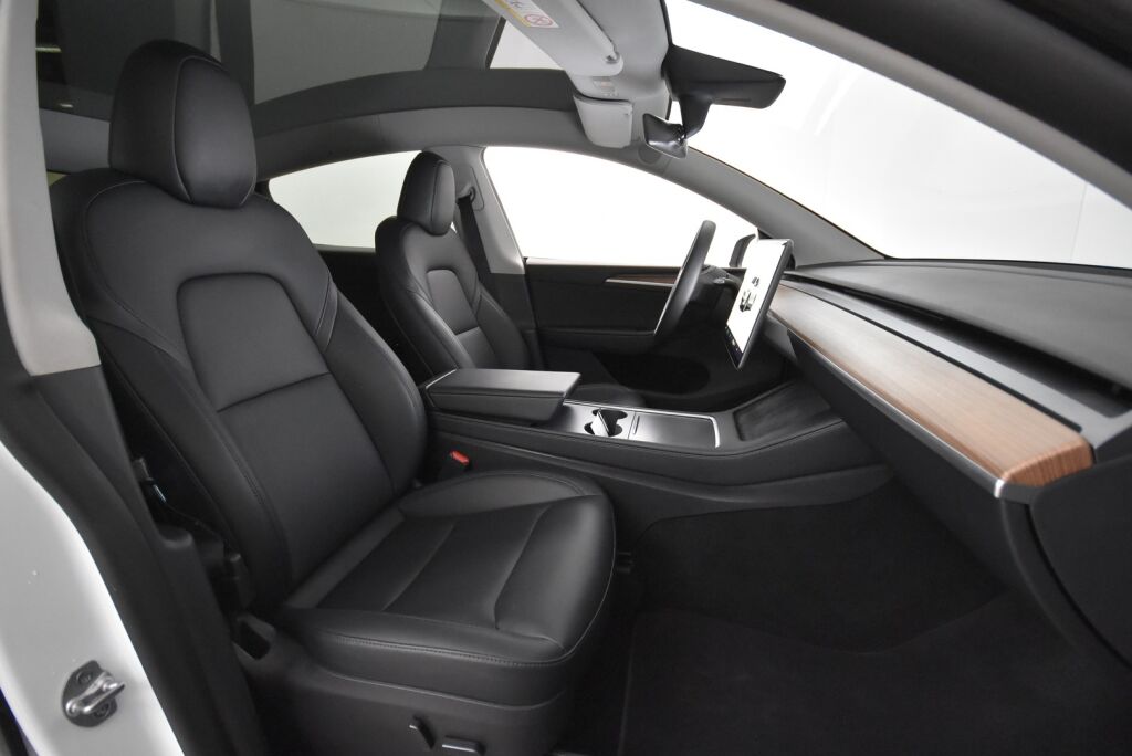 Tesla Model Y 2022 Performance / AMD Ryzen / Ilmalämpöpumppu / Premium audio / Kahdet renkaat vanteineen