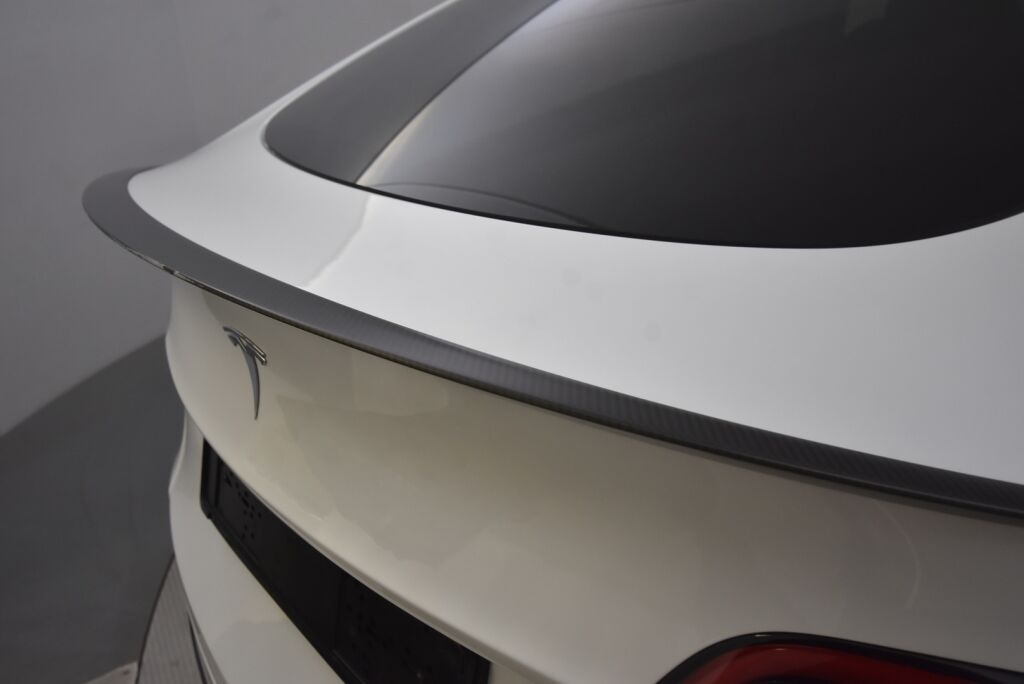 Tesla Model Y 2022 Performance / AMD Ryzen / Ilmalämpöpumppu / Premium audio / Kahdet renkaat vanteineen