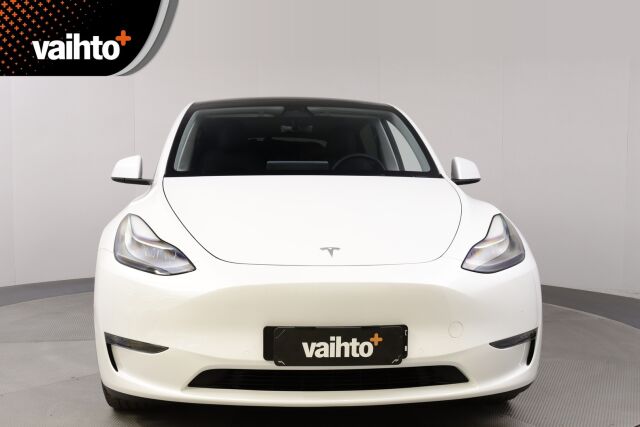 Tesla Model Y 2022 Performance / AMD Ryzen / Ilmalämpöpumppu / Premium audio / Kahdet renkaat vanteineen