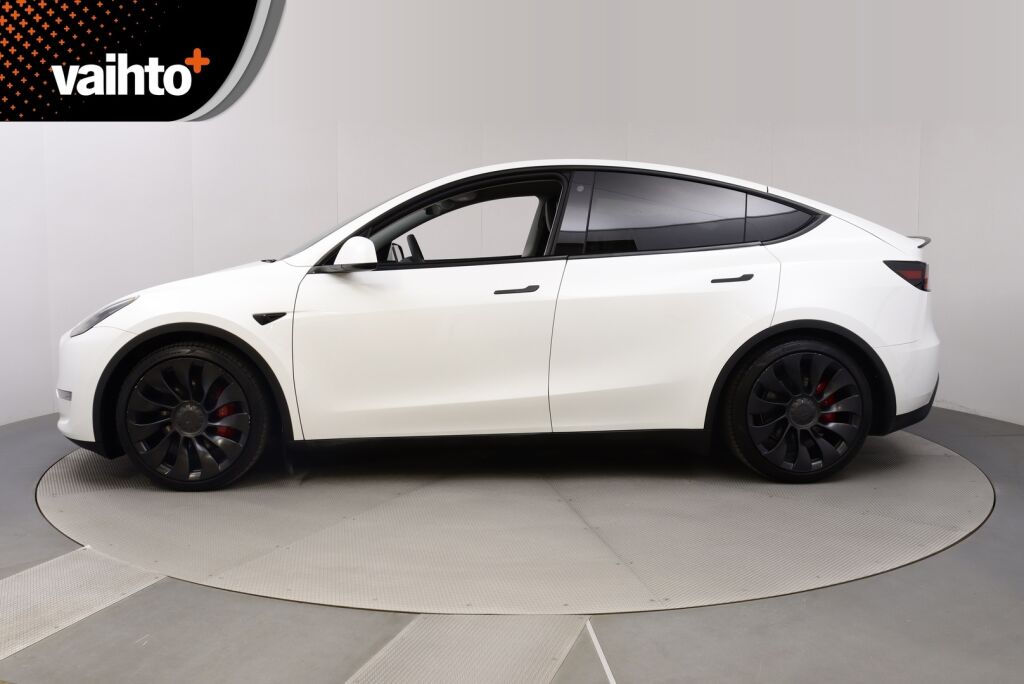 Tesla Model Y 2022 Performance / AMD Ryzen / Ilmalämpöpumppu / Premium audio / Kahdet renkaat vanteineen