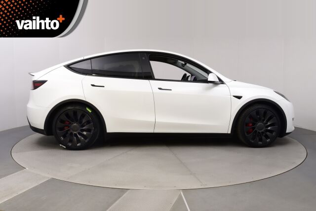 Tesla Model Y 2022 Performance / AMD Ryzen / Ilmalämpöpumppu / Premium audio / Kahdet renkaat vanteineen