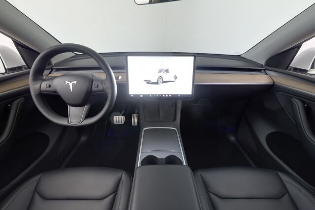 Tesla Model Y 2022 Performance / AMD Ryzen / Ilmalämpöpumppu / Premium audio / Kahdet renkaat vanteineen