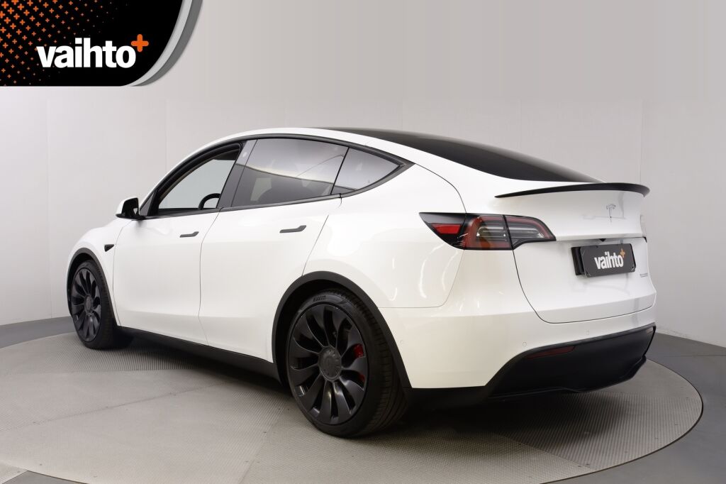 Tesla Model Y 2022 Performance / AMD Ryzen / Ilmalämpöpumppu / Premium audio / Kahdet renkaat vanteineen