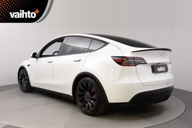 Tesla Model Y 2022 Performance / AMD Ryzen / Ilmalämpöpumppu / Premium audio / Kahdet renkaat vanteineen