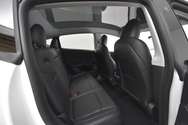 Tesla Model Y 2022 Performance / AMD Ryzen / Ilmalämpöpumppu / Premium audio / Kahdet renkaat vanteineen