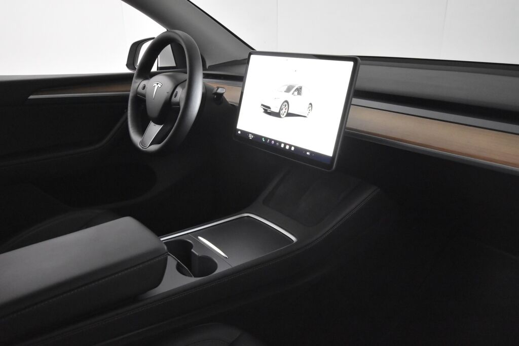 Tesla Model Y 2022 Performance / AMD Ryzen / Ilmalämpöpumppu / Premium audio / Kahdet renkaat vanteineen