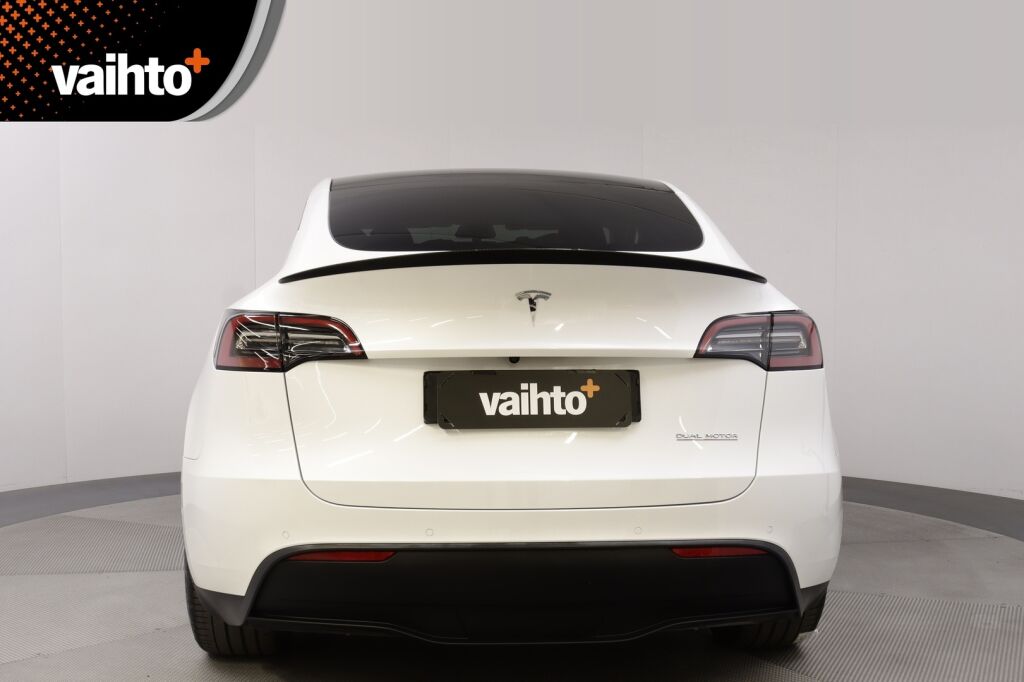 Tesla Model Y 2022 Performance / AMD Ryzen / Ilmalämpöpumppu / Premium audio / Kahdet renkaat vanteineen