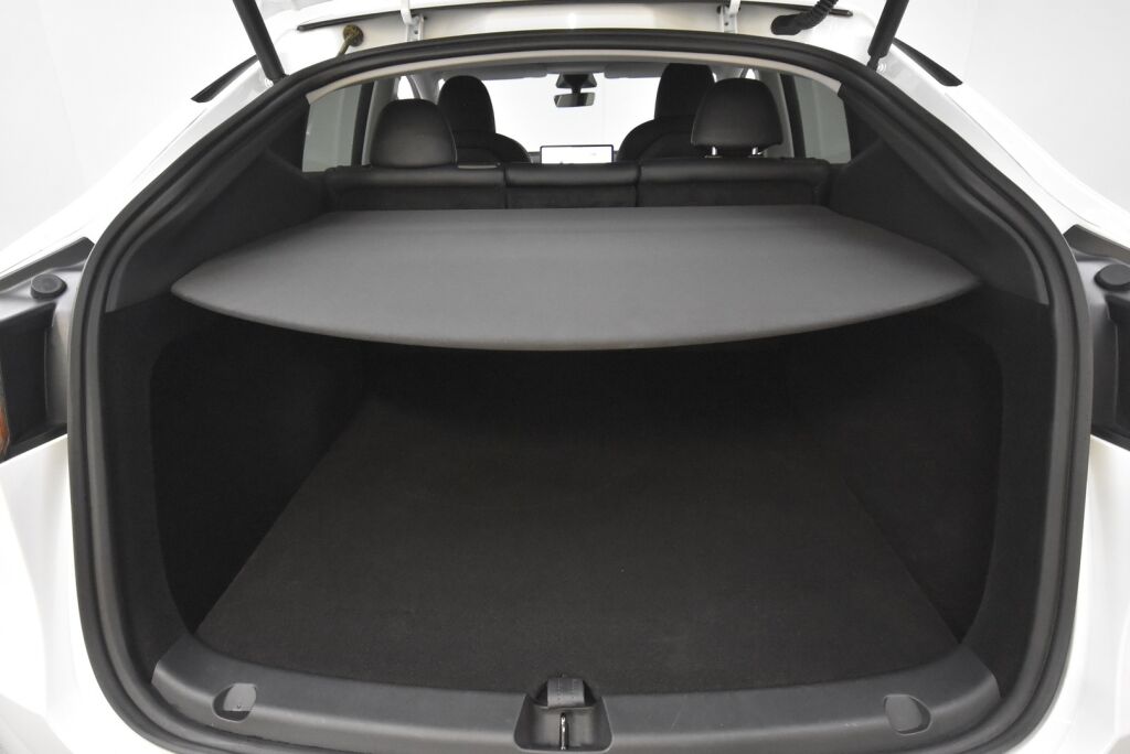 Tesla Model Y 2022 Performance / AMD Ryzen / Ilmalämpöpumppu / Premium audio / Kahdet renkaat vanteineen
