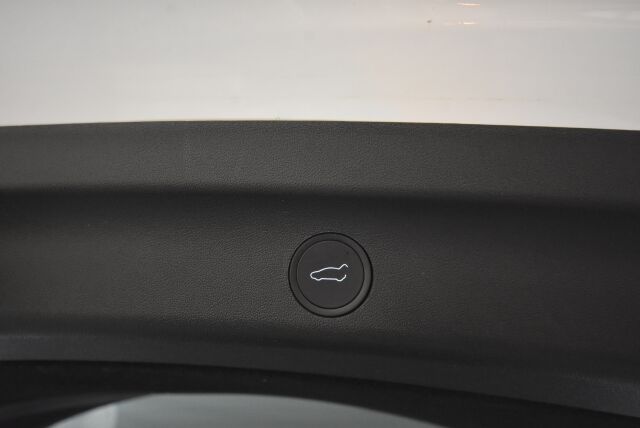 Tesla Model Y 2022 Performance / AMD Ryzen / Ilmalämpöpumppu / Premium audio / Kahdet renkaat vanteineen