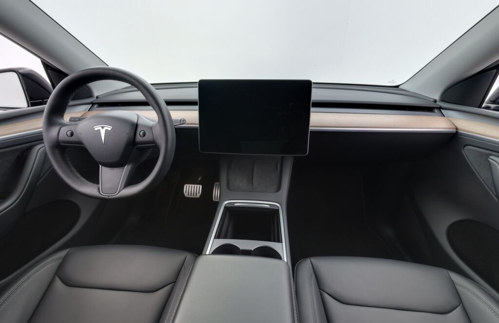 Tesla Model Y 2022 Performance / AMD Ryzen / Premium Audio / Vetokoukku