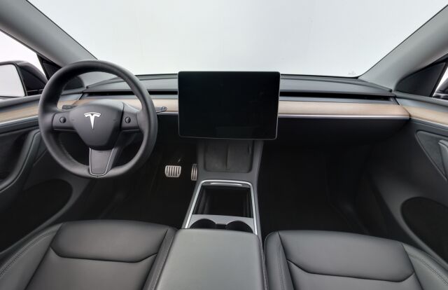Tesla Model Y 2022 Performance / AMD Ryzen / Premium Audio / Vetokoukku