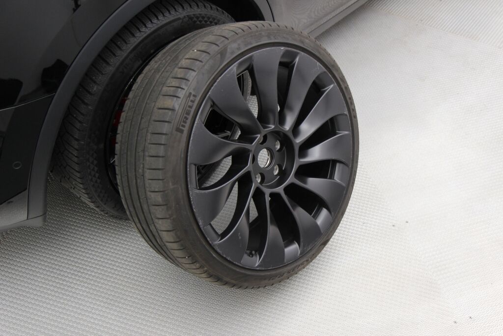 Tesla Model Y 2022 Performance / AMD Ryzen / Premium Audio / Vetokoukku