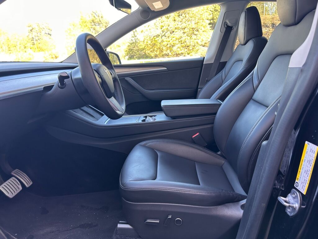 Tesla Model Y 2022 Performance / AMD Ryzen / Premium Audio / Vetokoukku