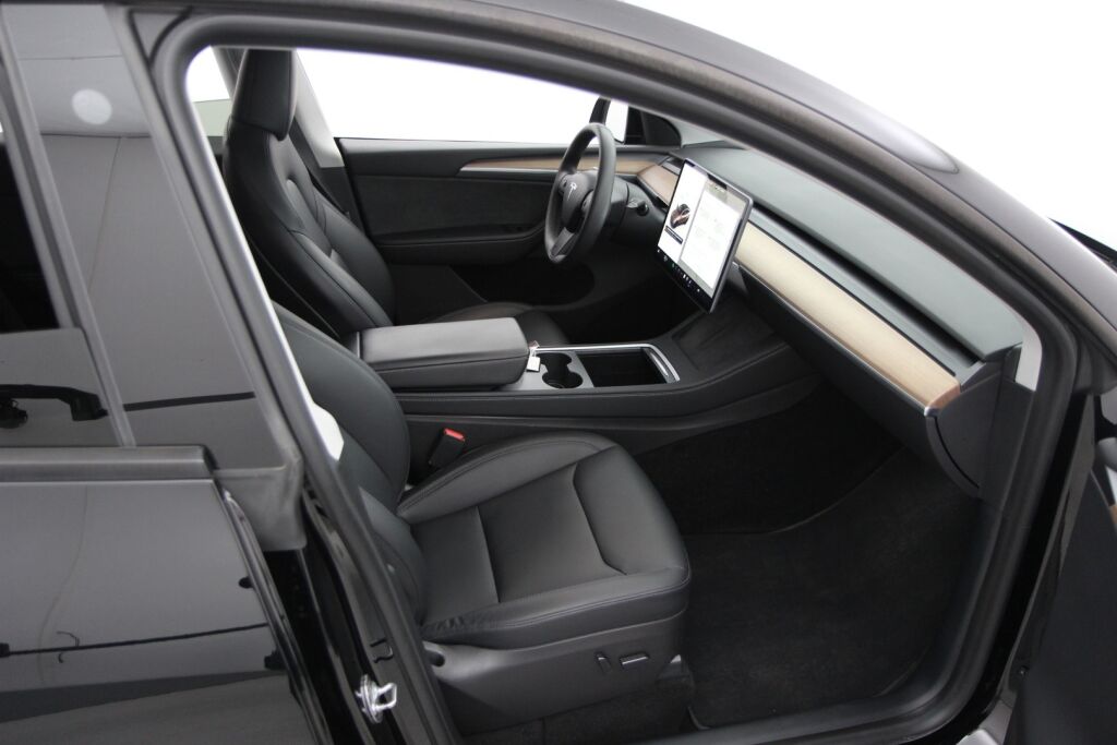 Tesla Model Y 2022 Performance / AMD Ryzen / Premium Audio / Vetokoukku