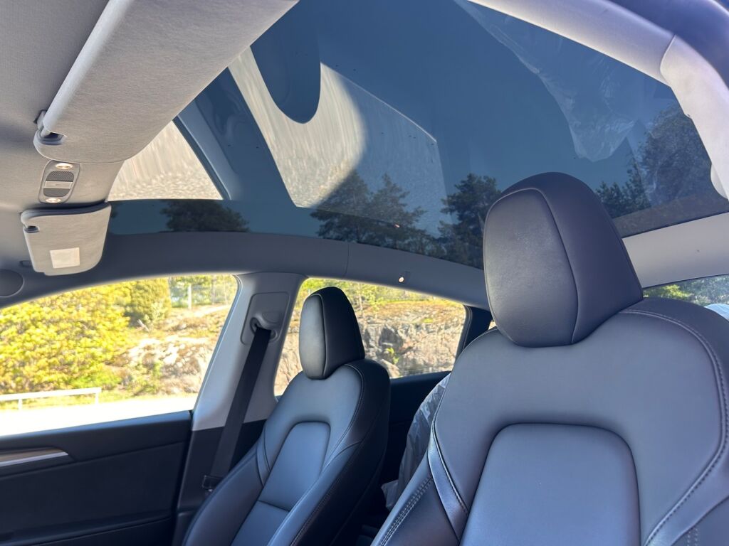 Tesla Model Y 2022 Performance / AMD Ryzen / Premium Audio / Vetokoukku