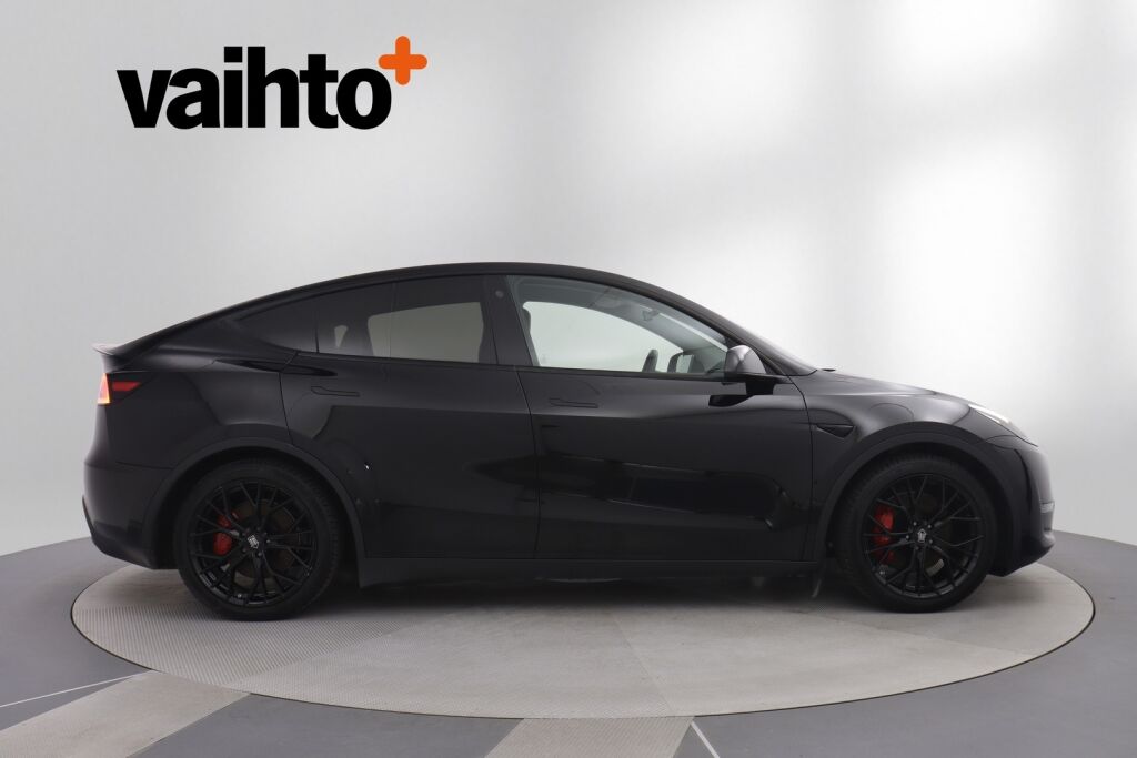 Tesla Model Y 2022 Performance / AMD Ryzen / Premium Audio / Vetokoukku